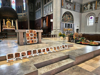 Erntedank-Altar in der Herz Jesu Kirche