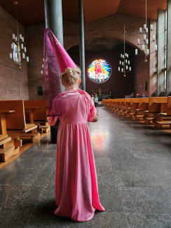 ein Burgfräulein in der St. Paul-Kirche